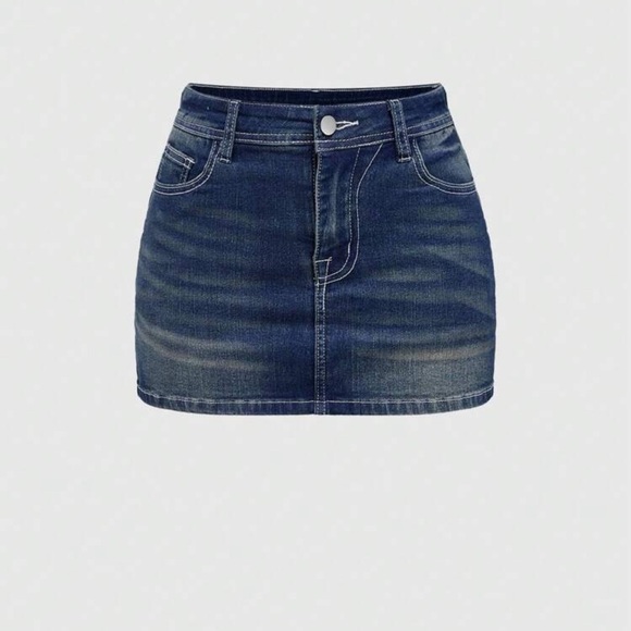 Y2K mini skirt (embroidered) - Picture 3 of 4